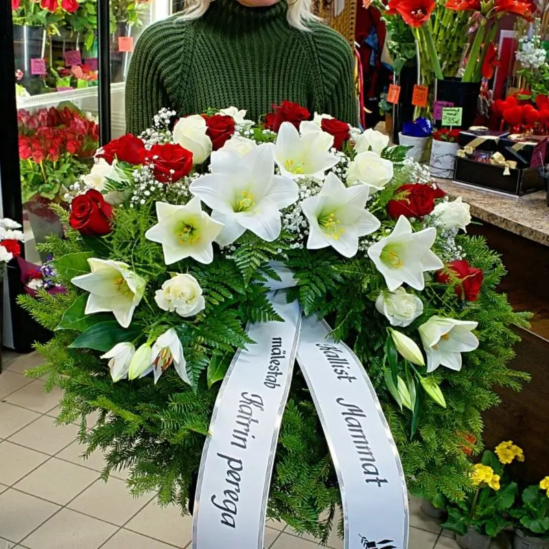 Leinapärg lillade lilledega